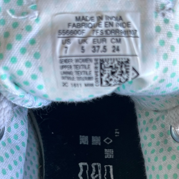 Converse women low top sneakers size 7, gray base with green tongue, and green - Picture 9 of 9